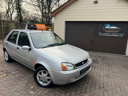 FORD FIESTA 1.6 i 16v Ghia